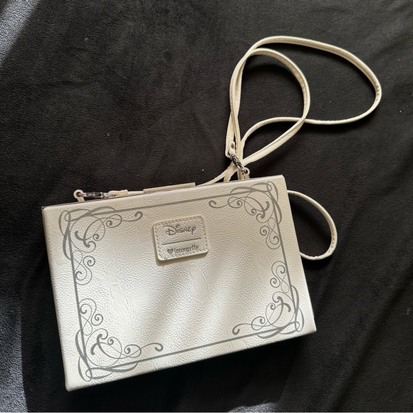 Disney Loungefly Princess Books OG Heart Logo Loungefly Crossbody Book Purse - Picture 7 of 7